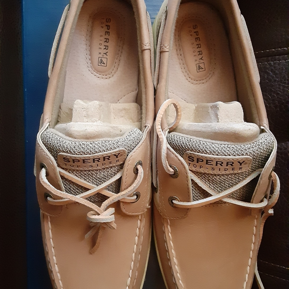 Wommens 11 bluefish Sperry shoes